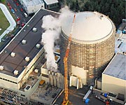 Image - Outside photo of the reactor-3 building at Mihama, where the accident happened, showing the steam coming out of the turbine hall